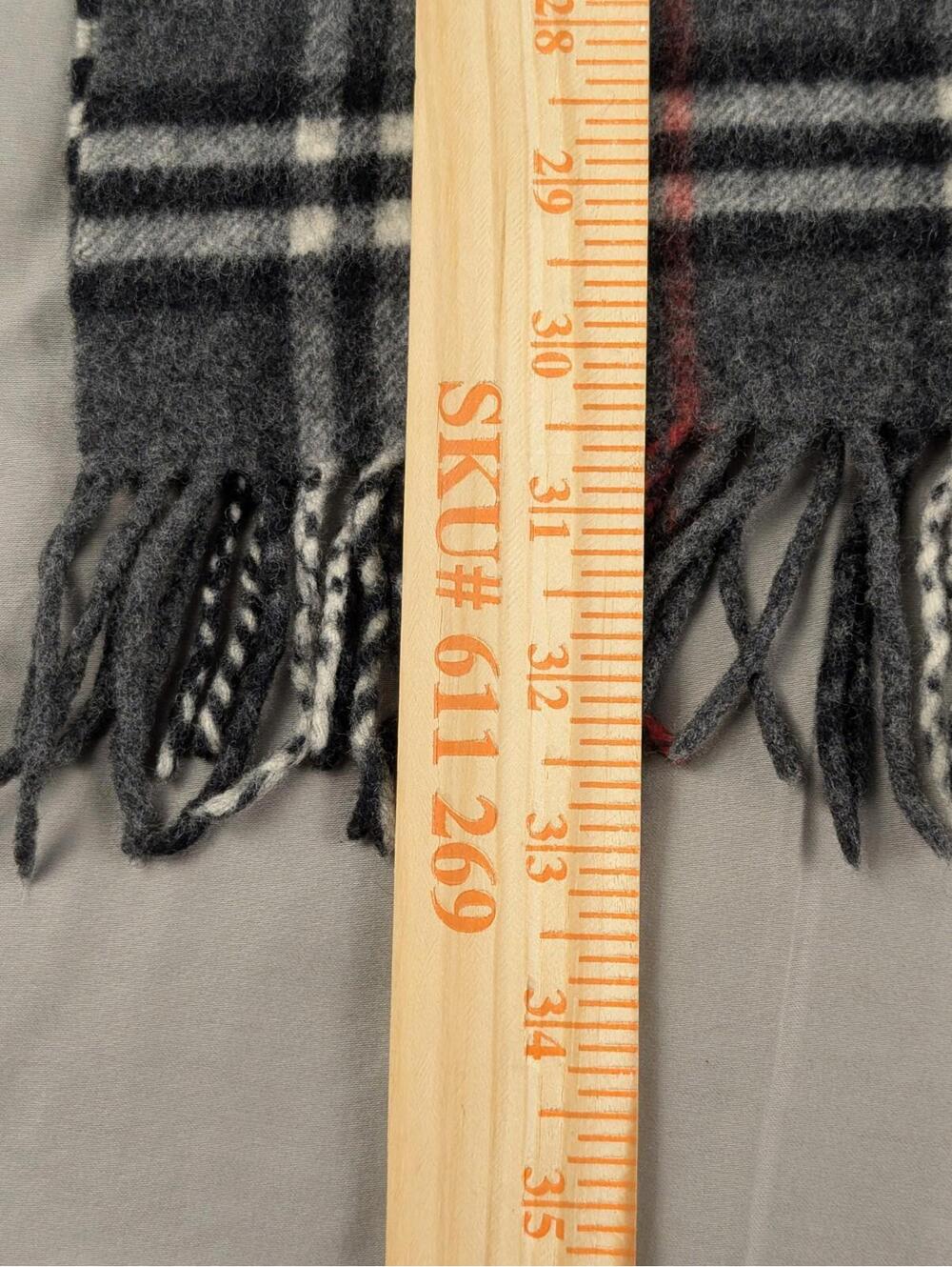 Vintage Burberry of London 100% Lambs Wool Scarf Gray Red Black White Burberrys - Picture 5 of 5